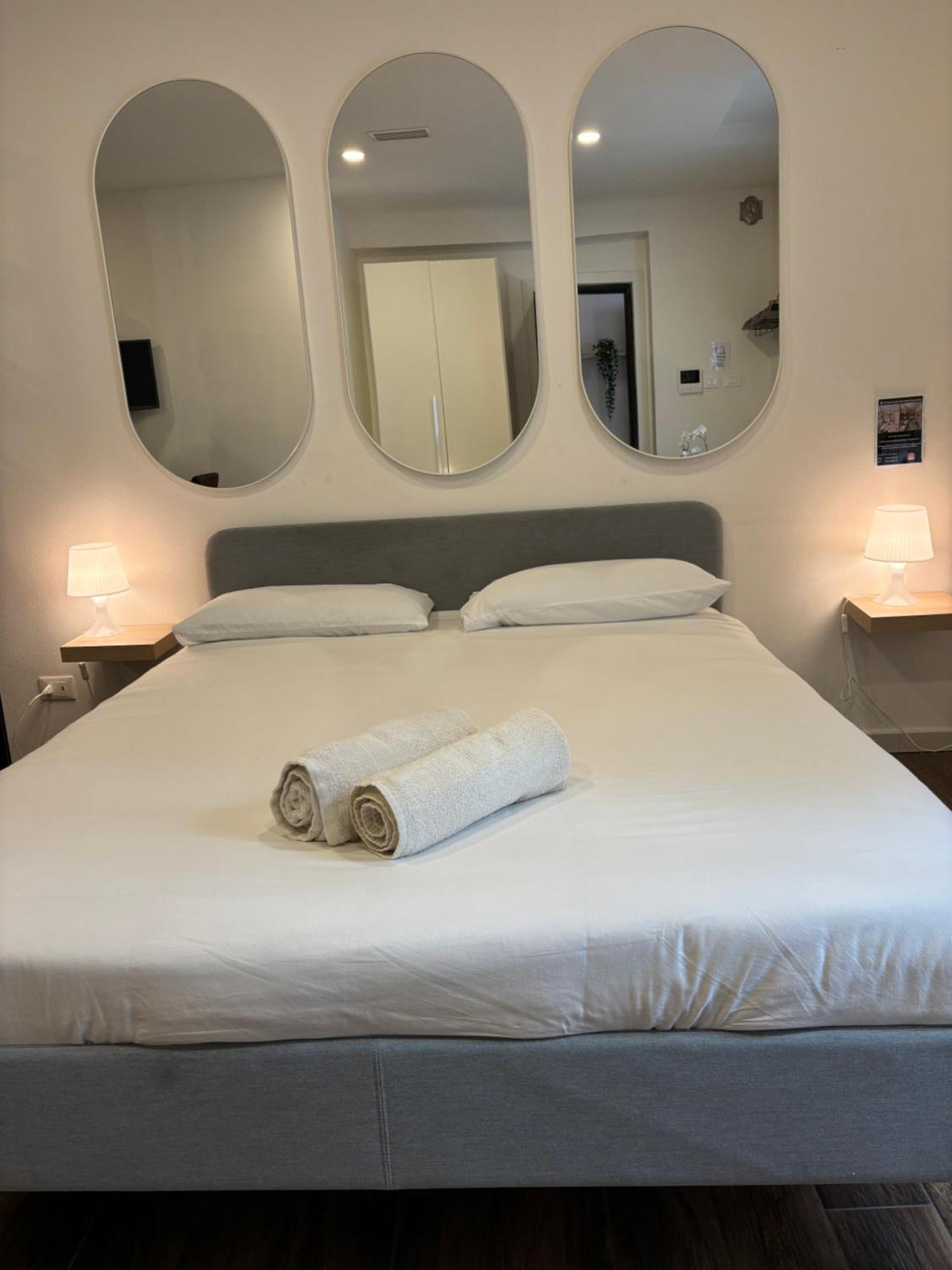 Luxury 4 Al Duomo Di Parma Appartement Buitenkant foto